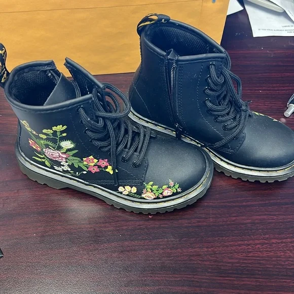 Dr. Martens boots - Picture 2 of 5